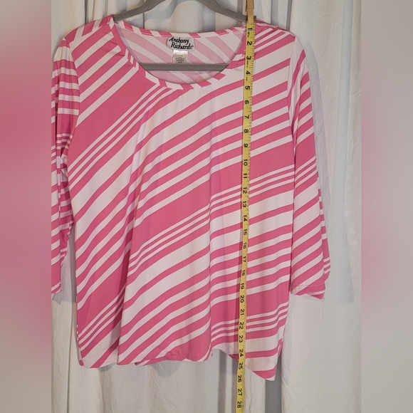 Anthony Richards Vibrant Pink and White Top - Picture 5 of 6